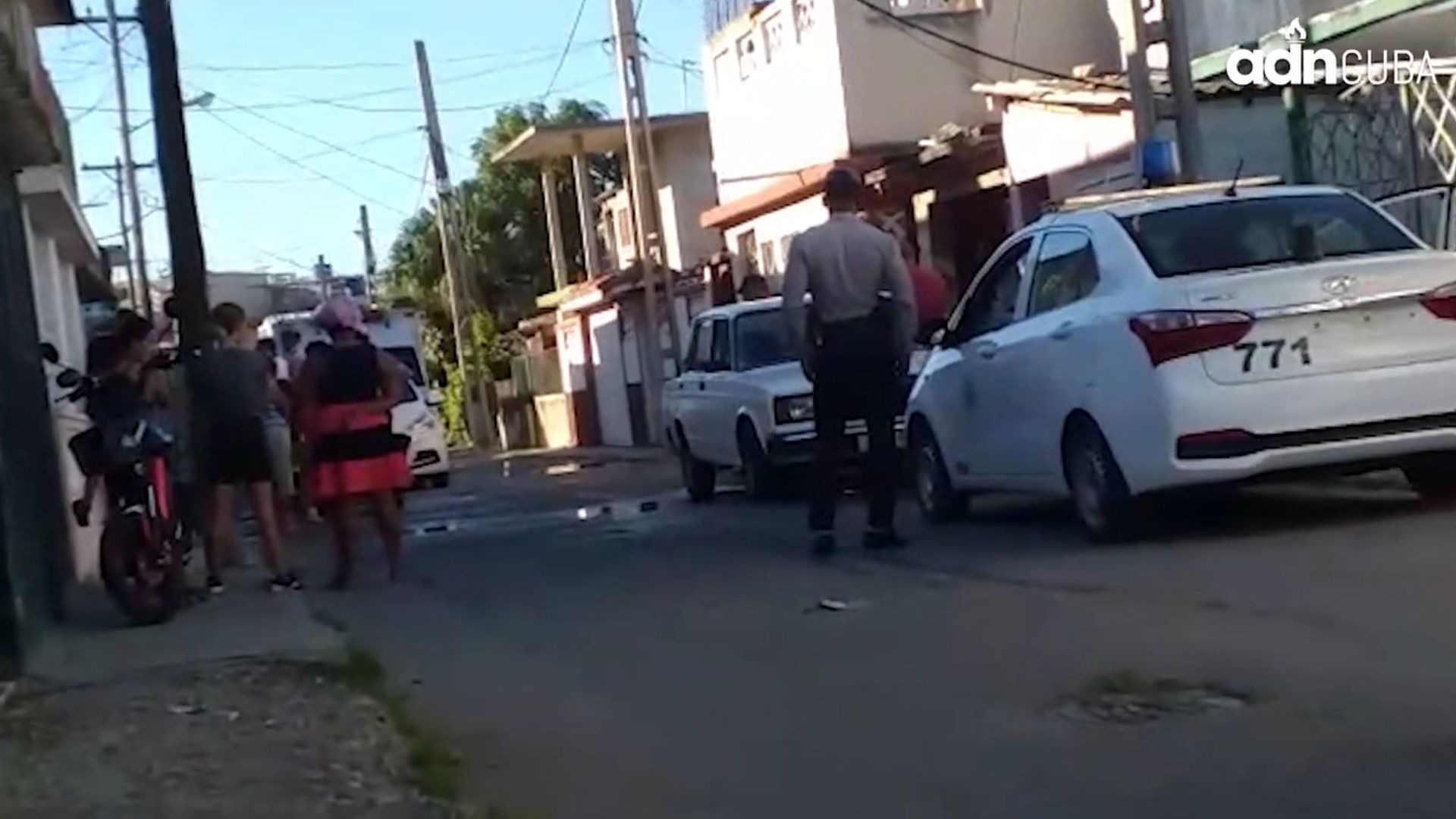 "Parece que estaba mal de los nervios y colapsó": Cubano prende fuego a su casa