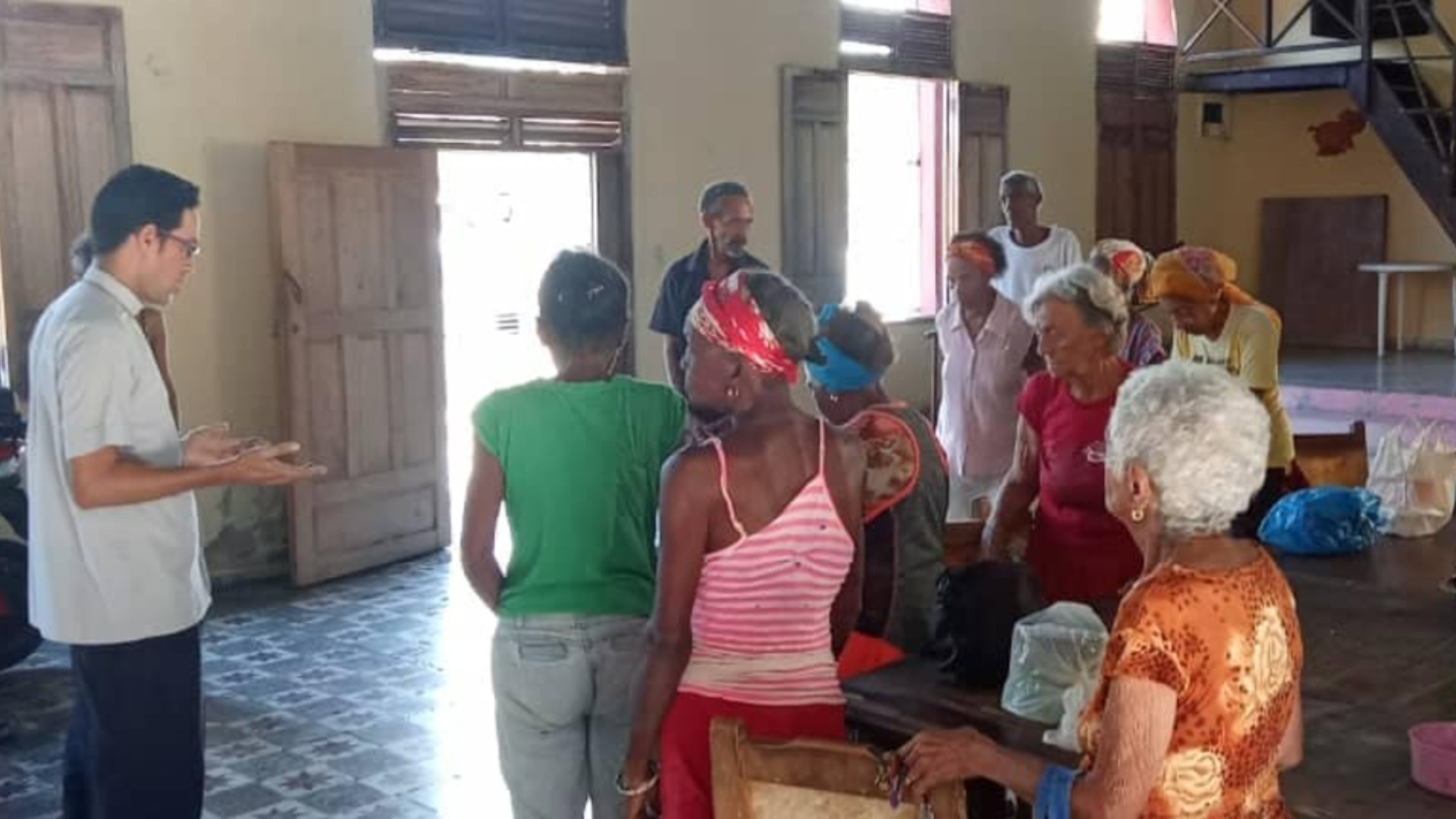 Parroquia cubana brinda almuerzos comunitarios en medio de crisis alimentaria