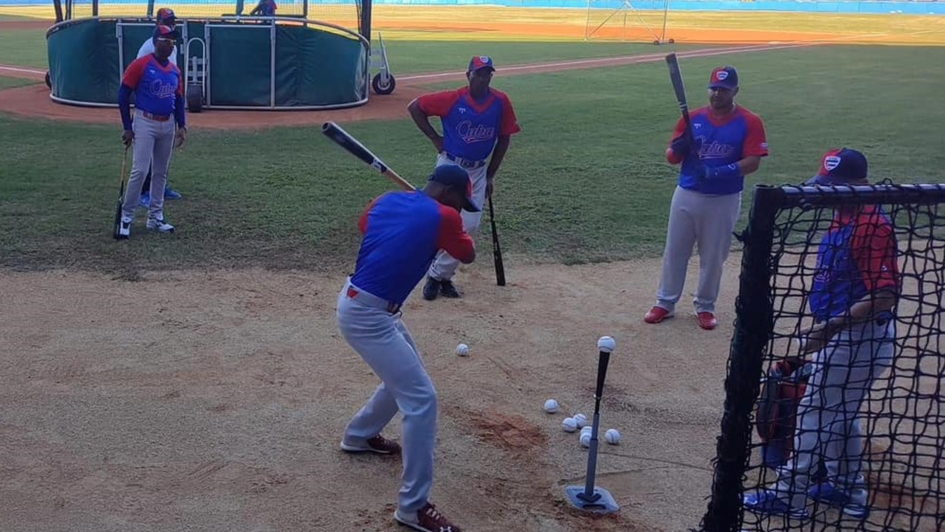 Parte del equipo cubano al Clásico Mundial ya está en Japón para topes preparatorios