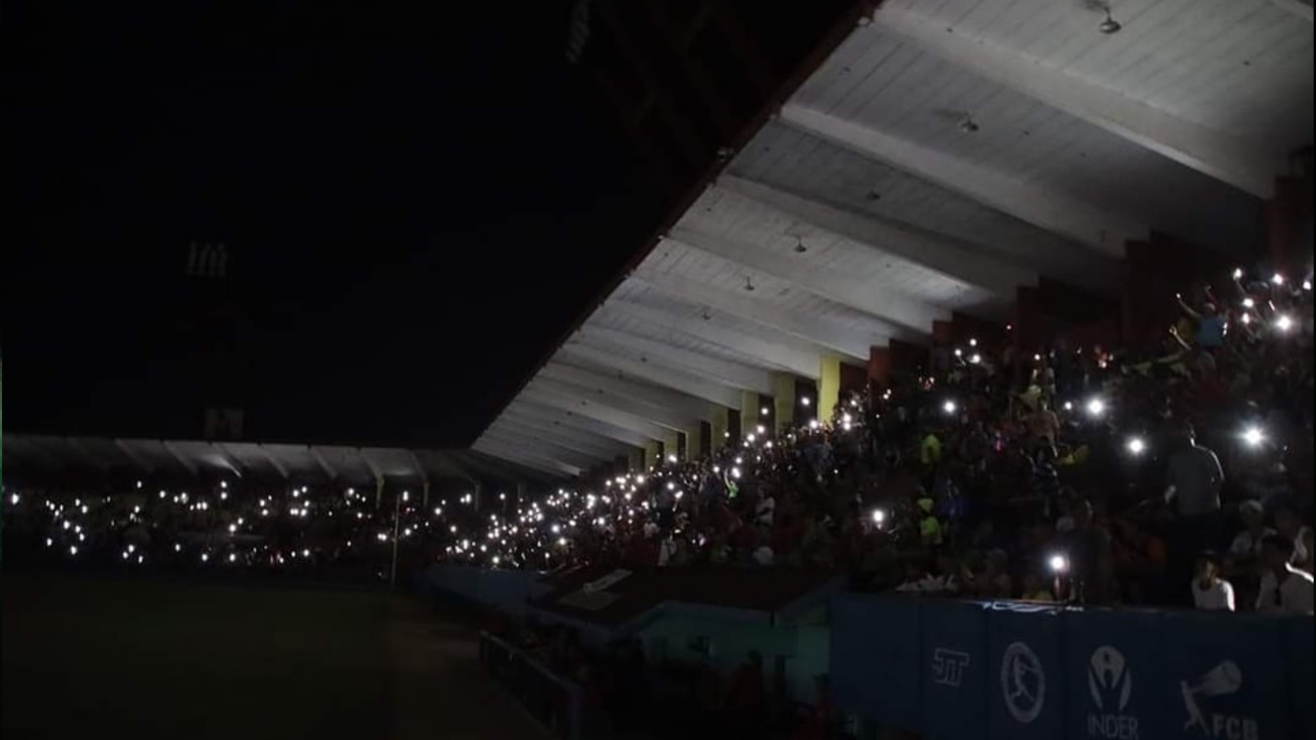 Partido semifinal de Serie beisbolera cubana se detiene por apagón