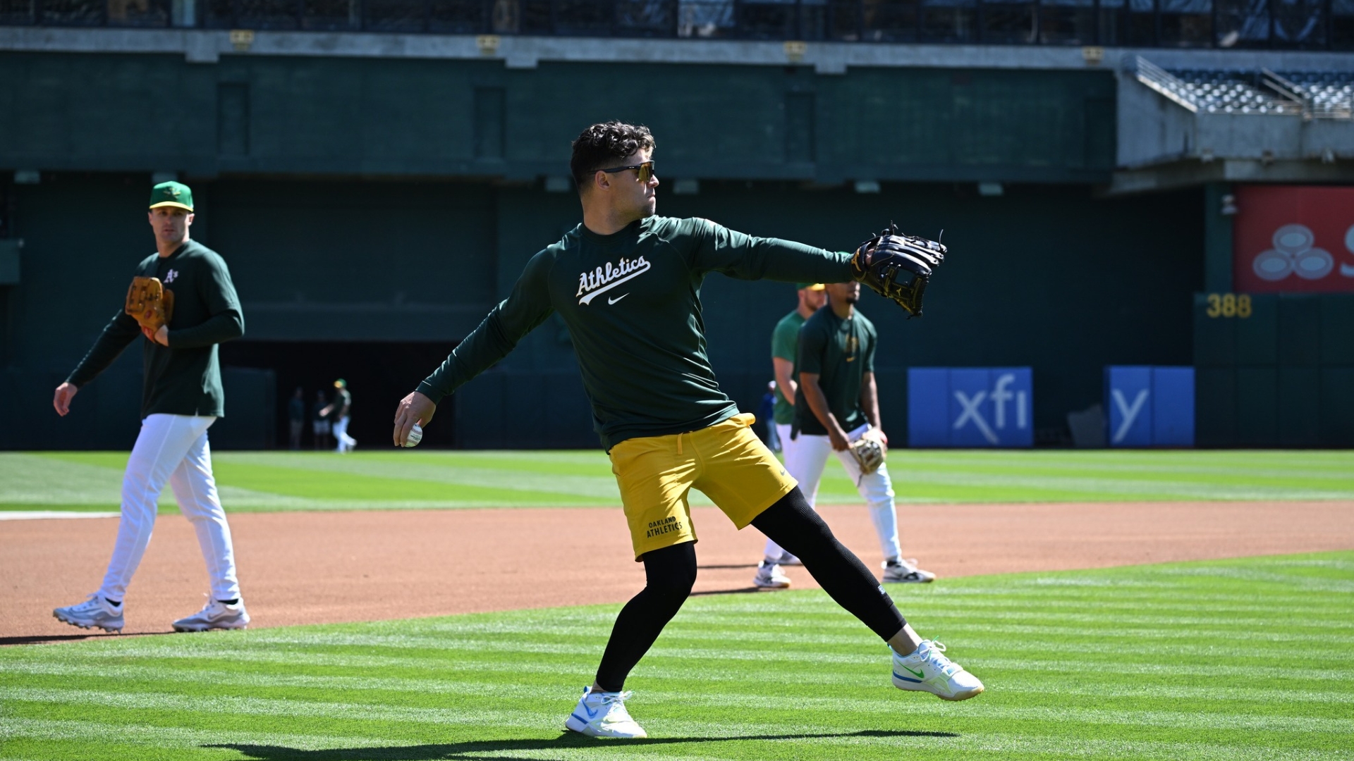 Pelotero cubano Aledmys Díaz regresa a los entrenamientos con Oakland
