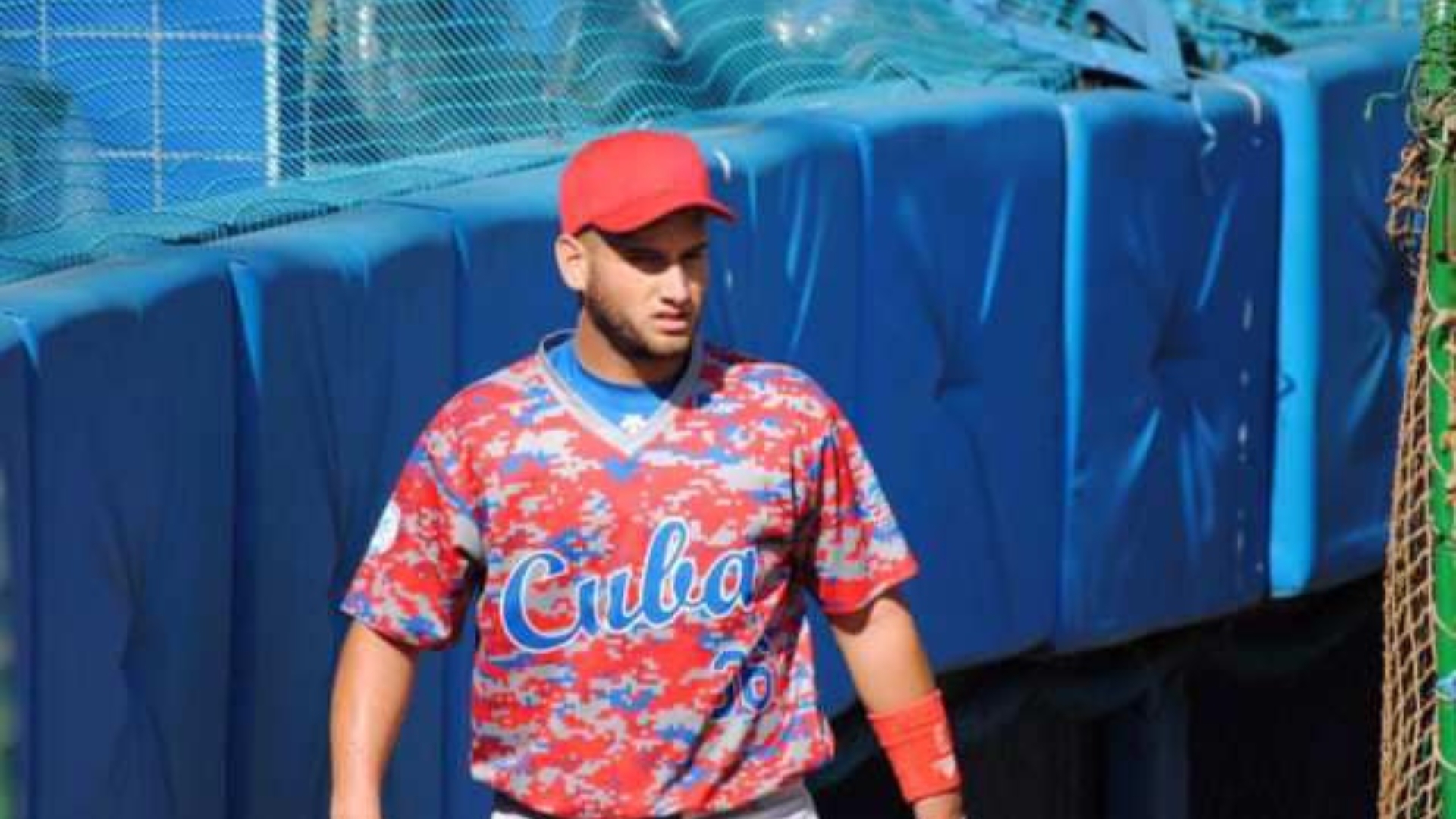 Pelotero cubano castigado por “intento de fuga” logra salir de la isla