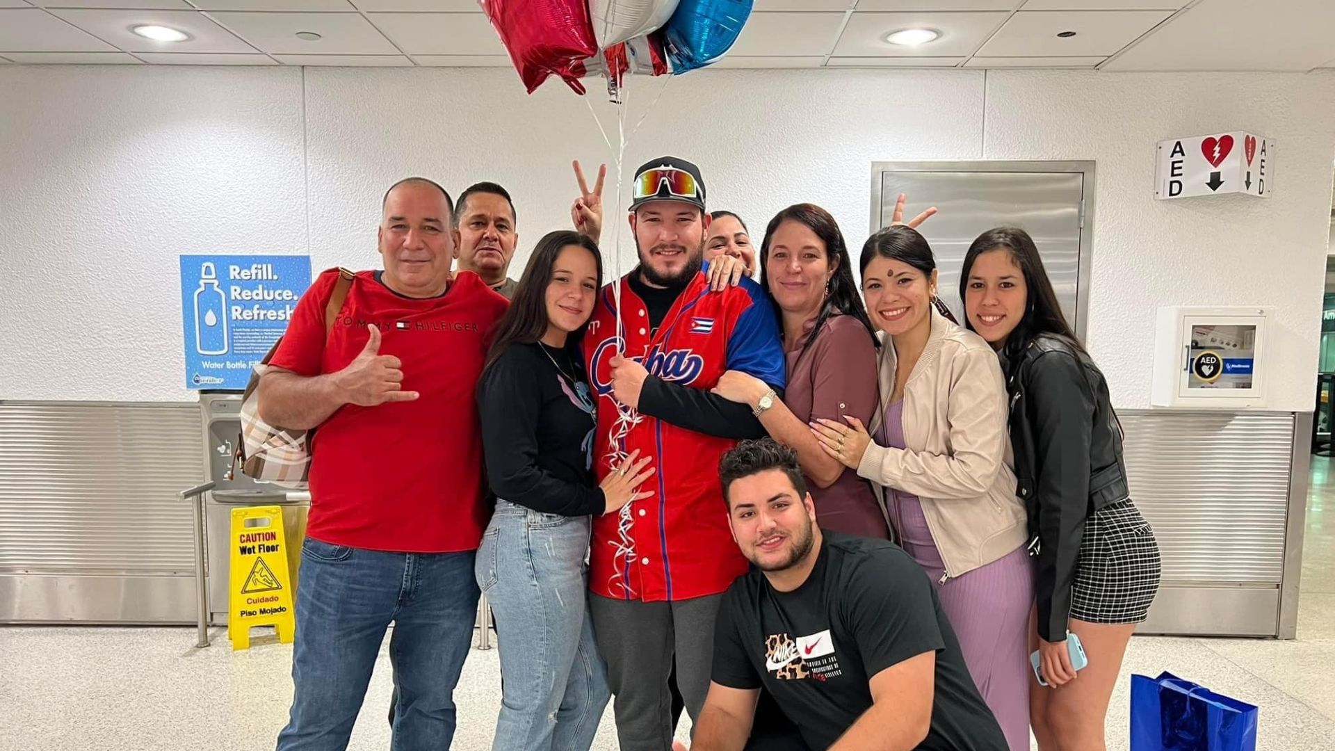 Pelotero cubano Javier Carabeo ya en Estados Unidos