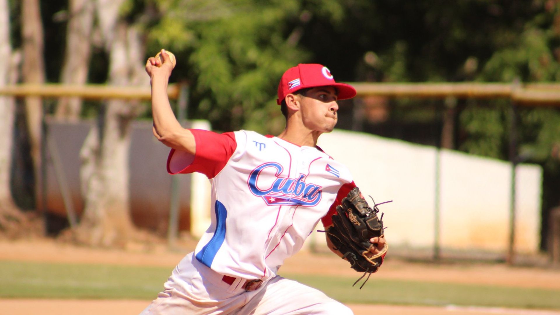 Pelotero quinceañero sale de Cuba en busca de contrato profesional