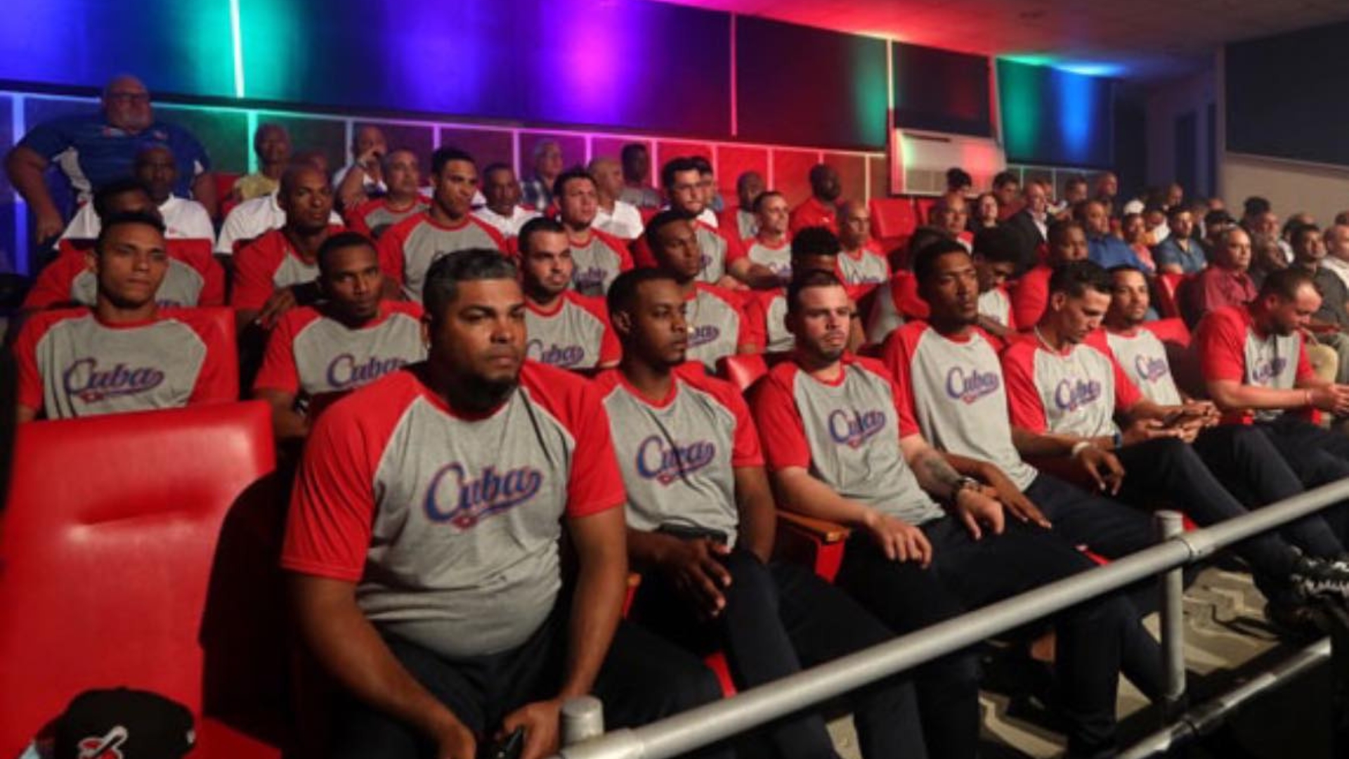 Peloteros cubanos al Clásico gestionan visa a EE.UU por si tienen que jugar en Miami