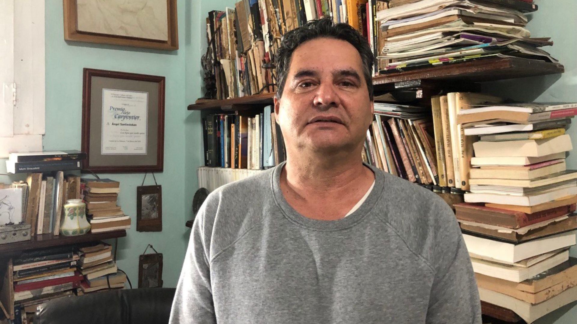 Periodista cubano Ángel Santiesteban estuvo horas retenido en unidad policial