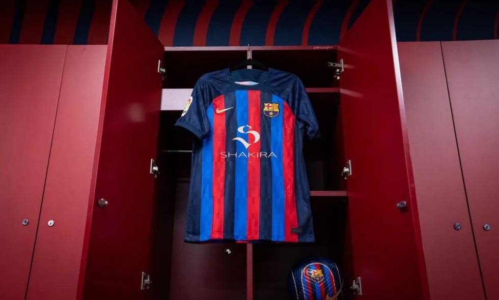 ¡Piqué tiembla! Podría llevar una camiseta con el logo de Shakira