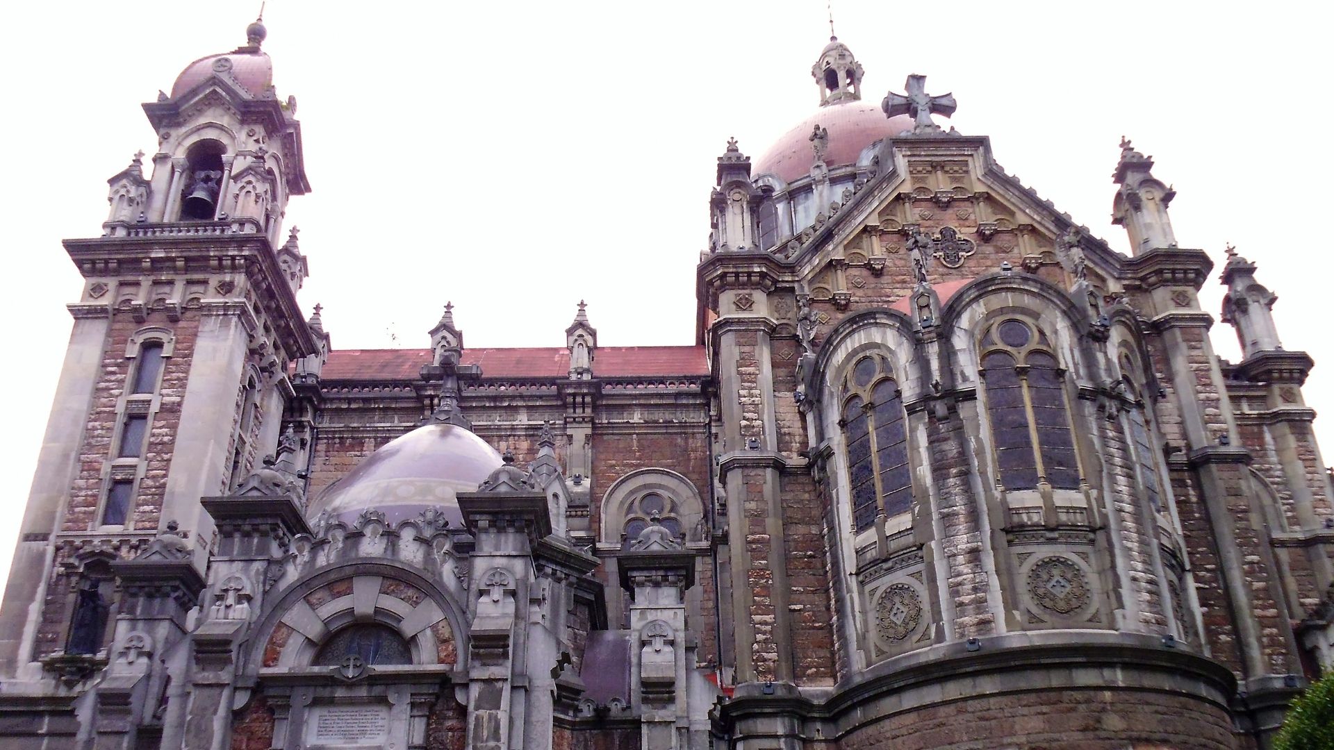 Policía española identifica a cubano que irrumpió en iglesia de forma violenta