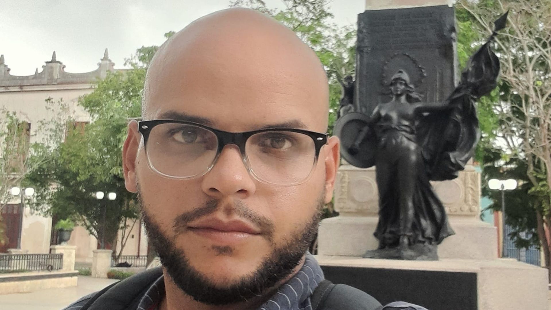 Policía política detiene y amenaza a joven periodista José Luis Tan