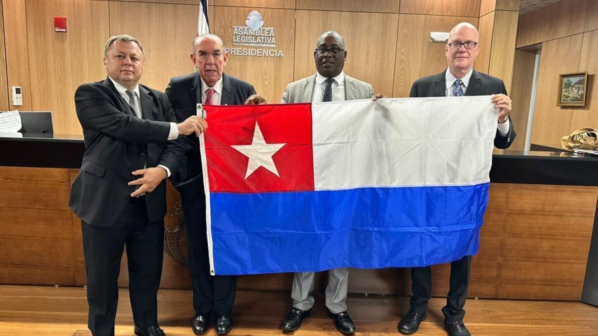Presidente del Congreso de Costa Rica recibe a delegados de la ARC