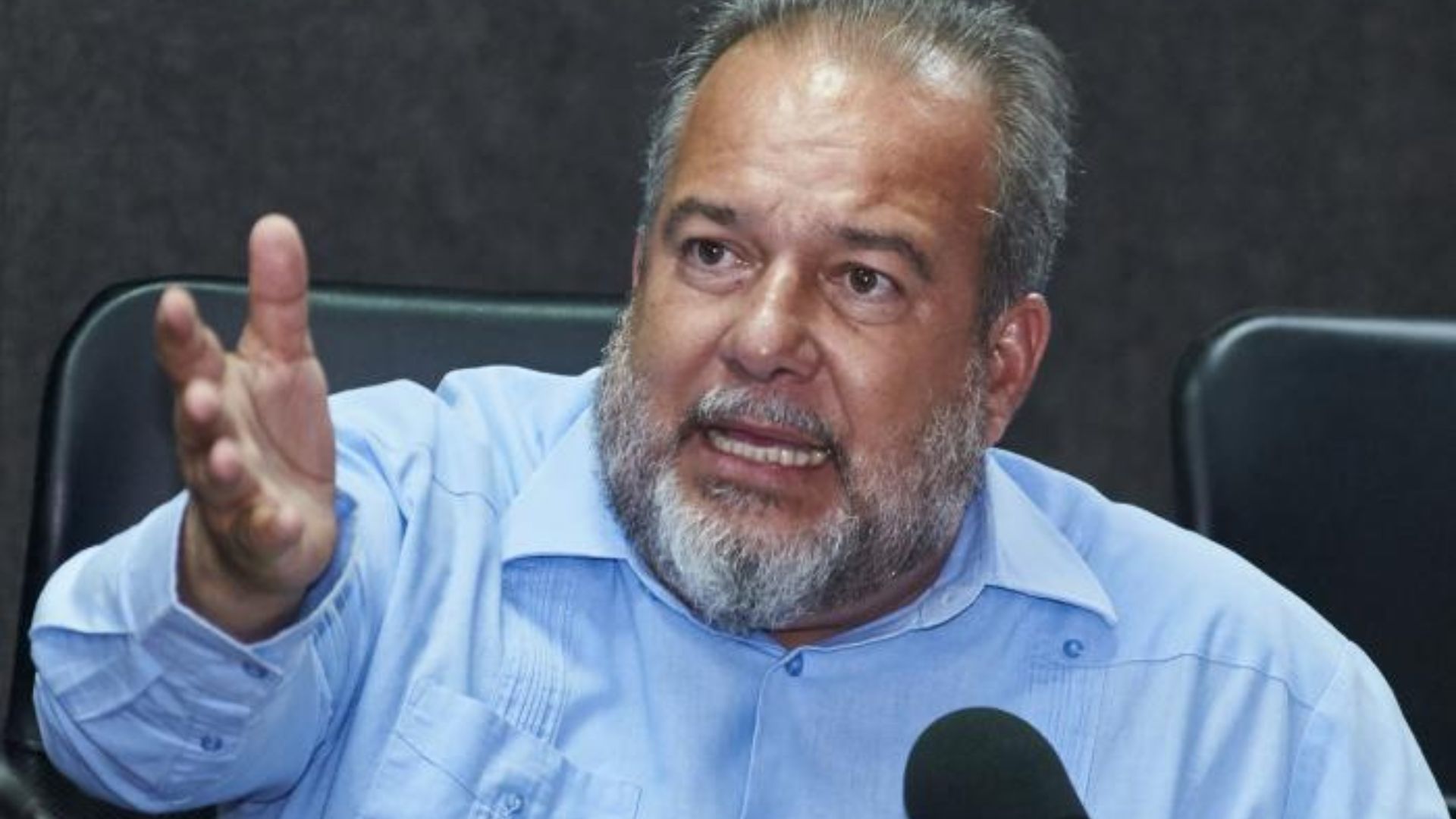 Primer ministro del régimen culpa al embargo de EEUU de crisis del turismo en Cuba