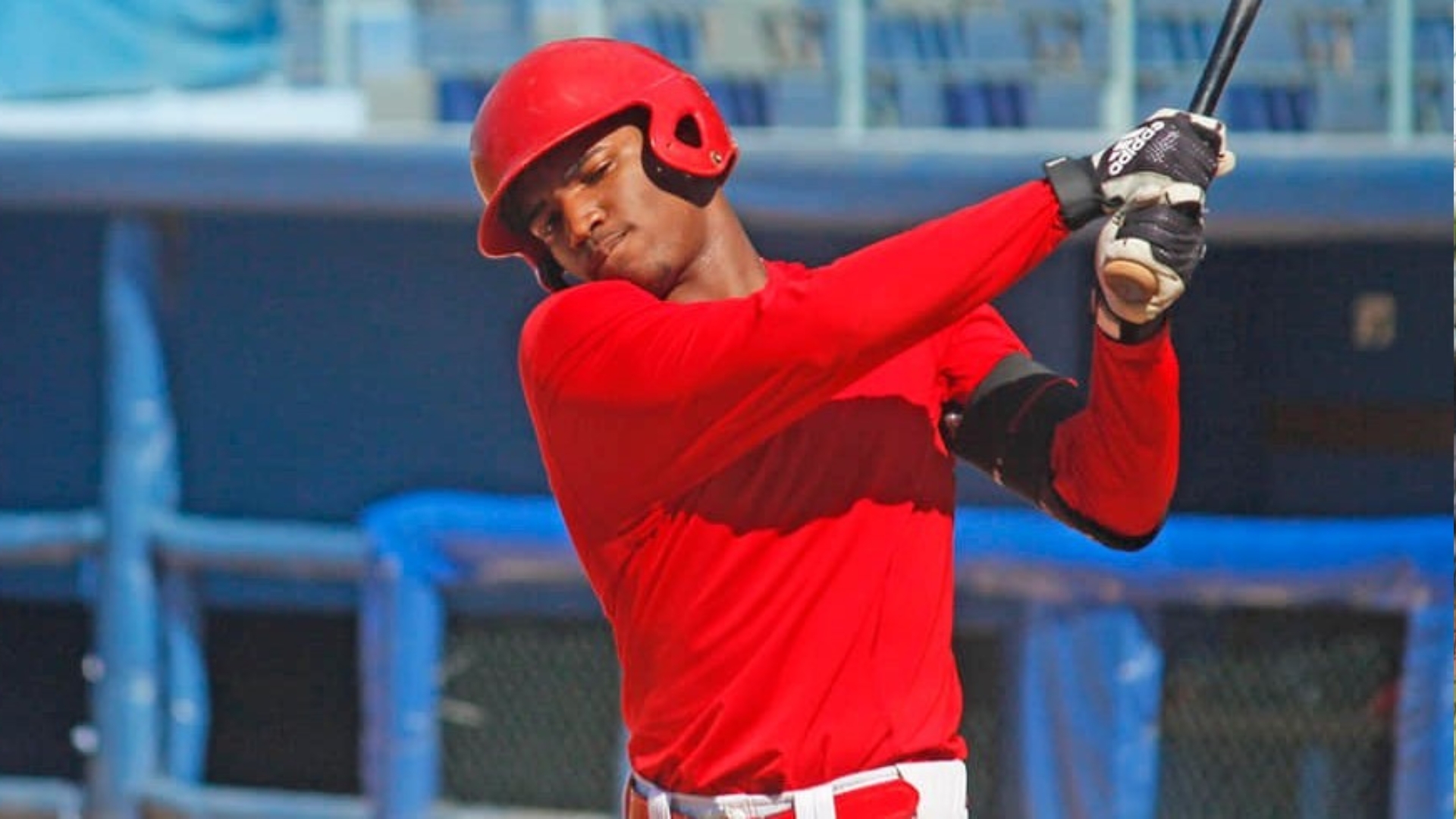 Prospecto de la pelota cubana, hijo de Stayler Hernández, sale de Cuba hacia Dominicana