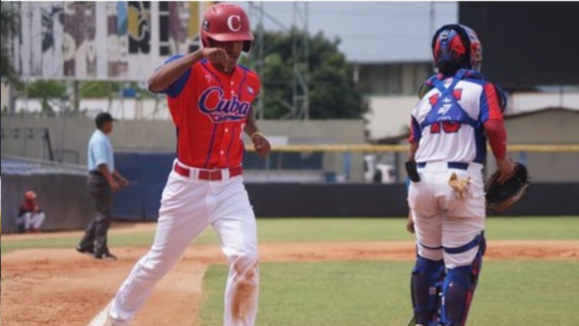 Prospecto del pitcheo cubano sale de la isla en busca de firma MLB
