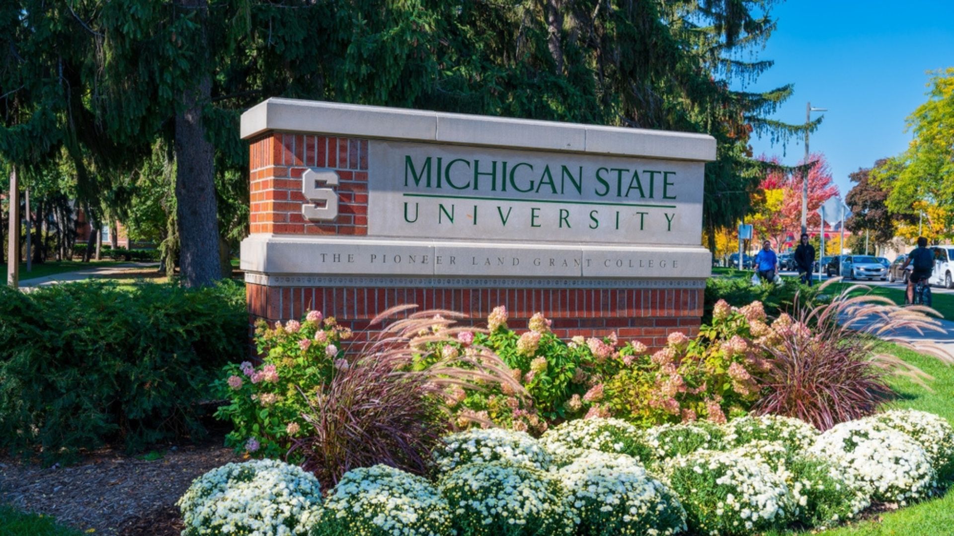 Quién es Anthony McRae, el tirador de la Universidad Estatal de Michigan que mató a tres estudiantes