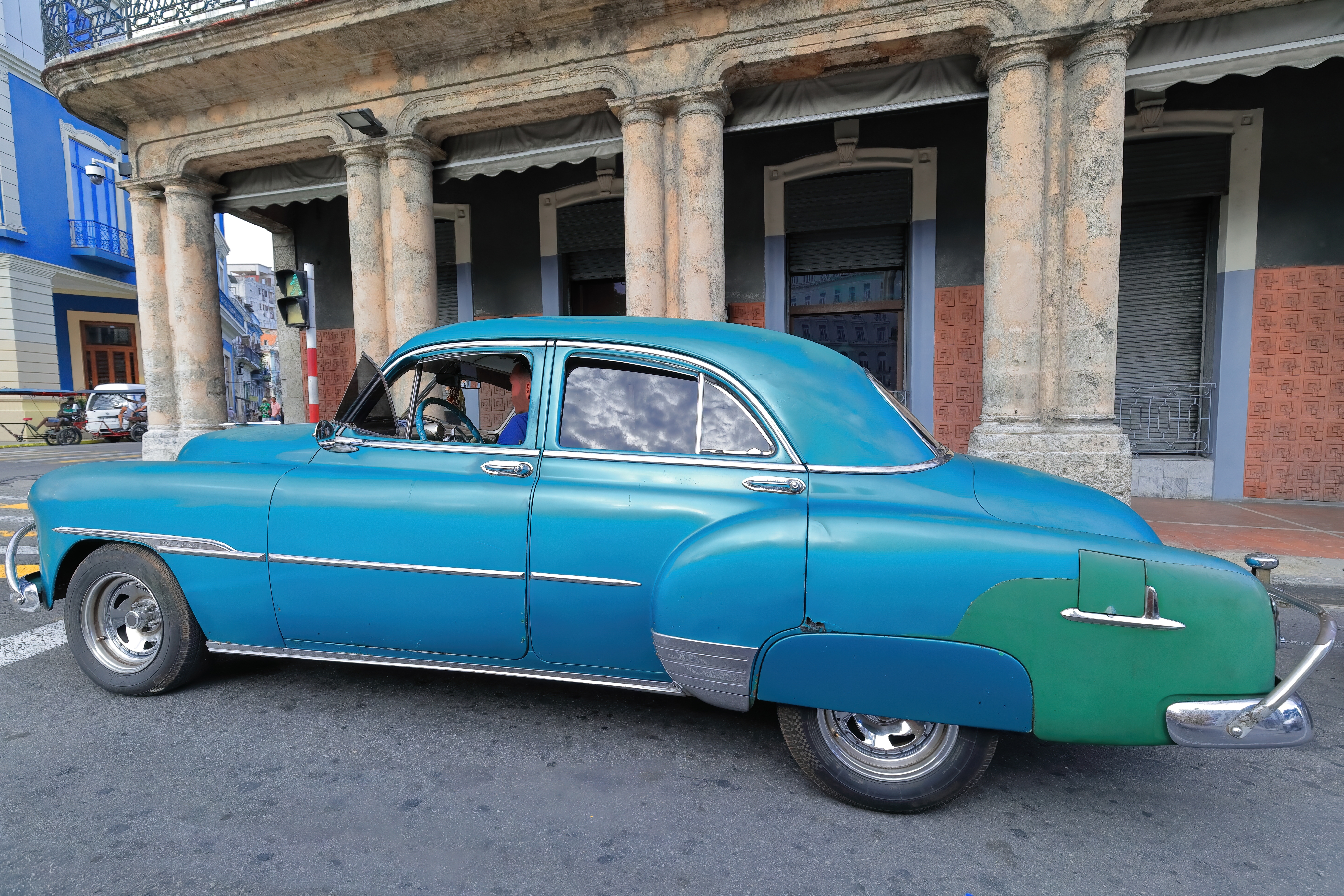 Régimen amenaza con decomisar autos de transportistas cubanos que suban tarifas