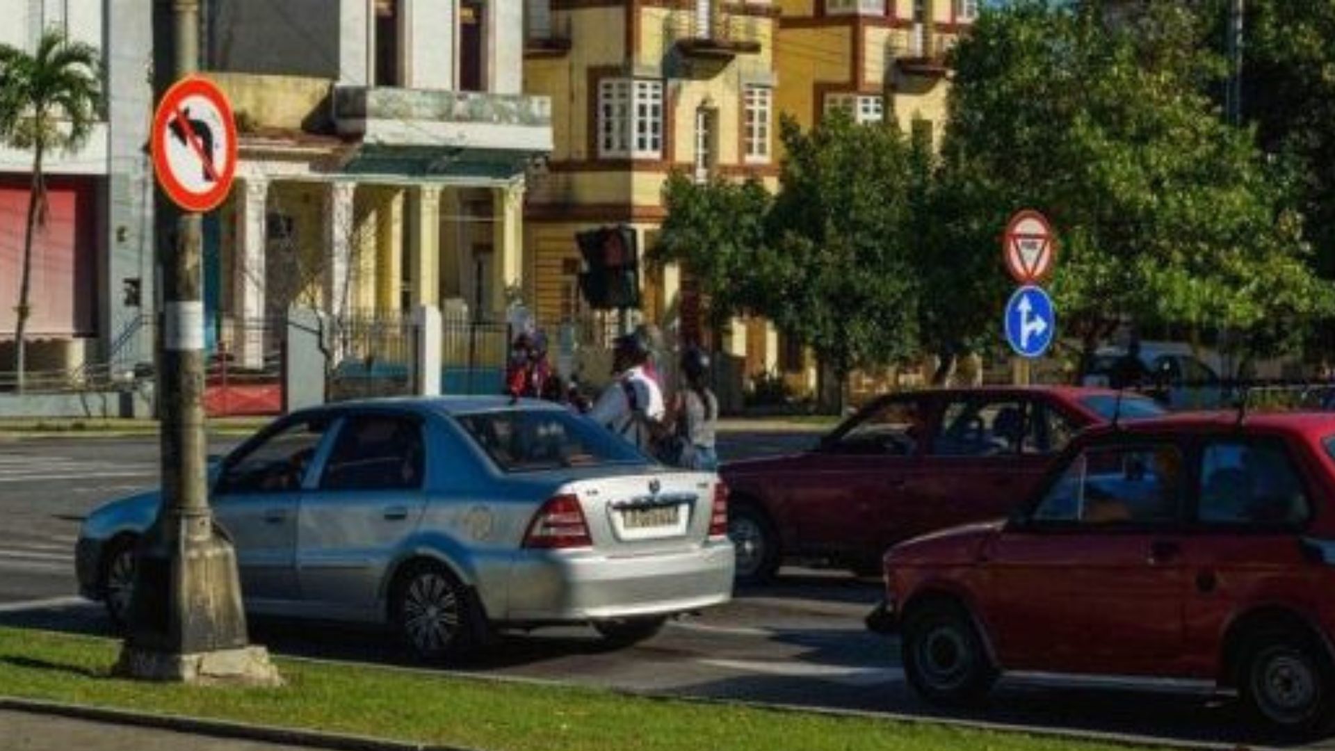 Régimen anuncia nueva política para la importación de carros en Cuba
