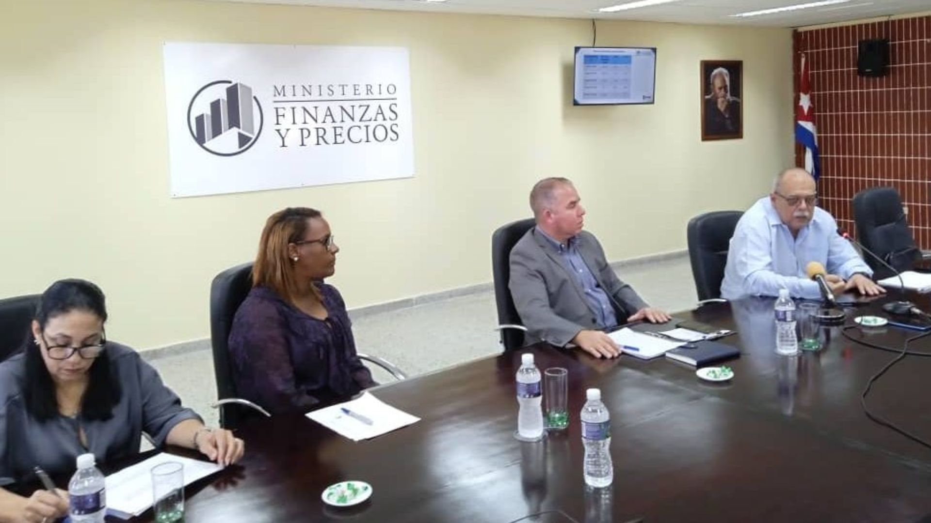 Régimen anuncia que 1ro de marzo comienza a regir "paquetazo" económico