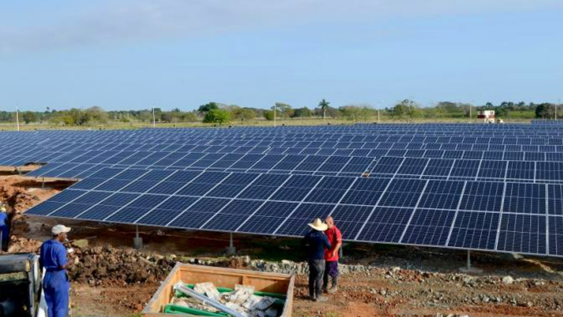 Régimen cubano construye parques fotovoltaicos en medio de aguda crisis energética