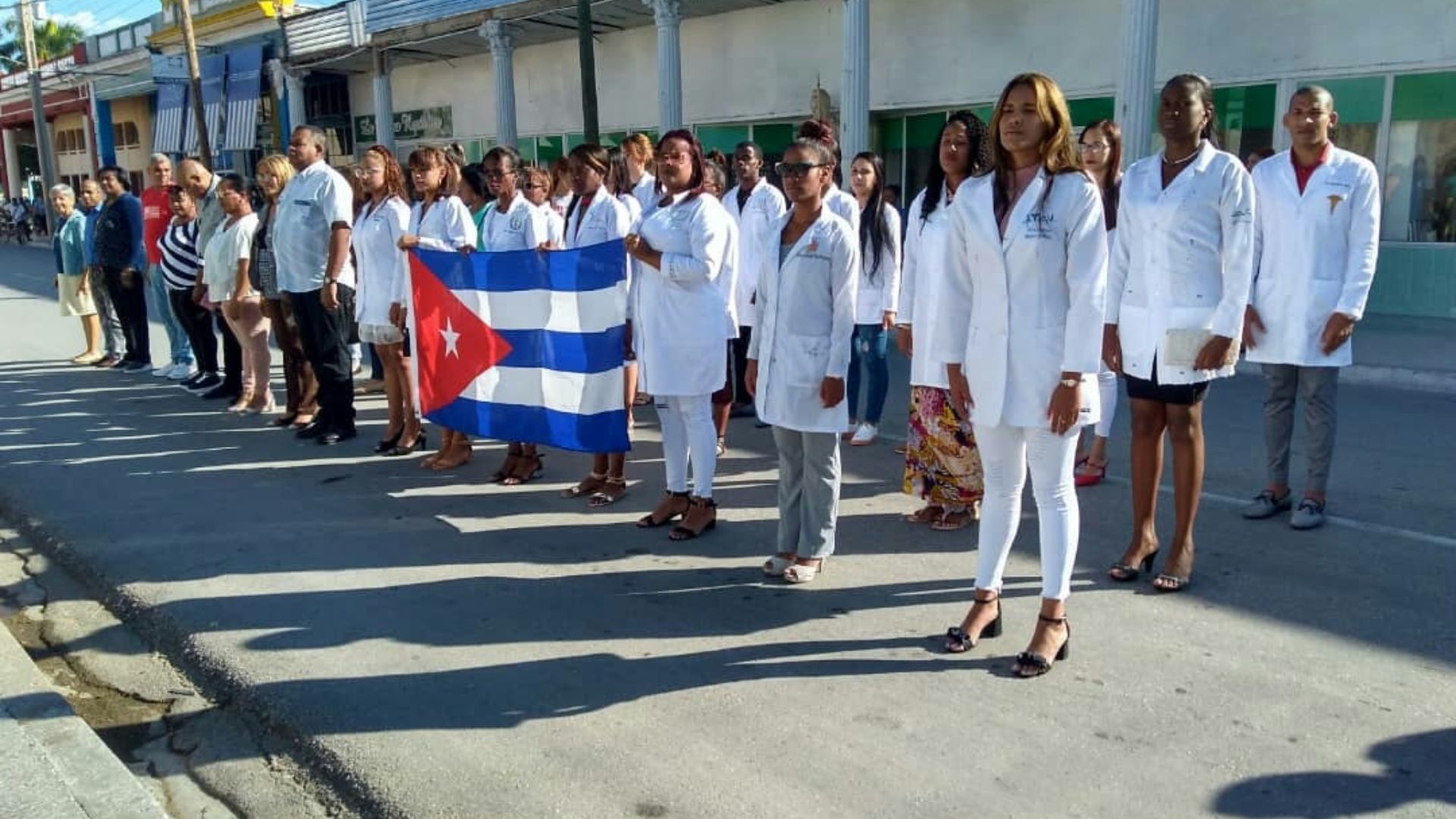 Régimen cubano envía a un grupo de médicos a Gambia