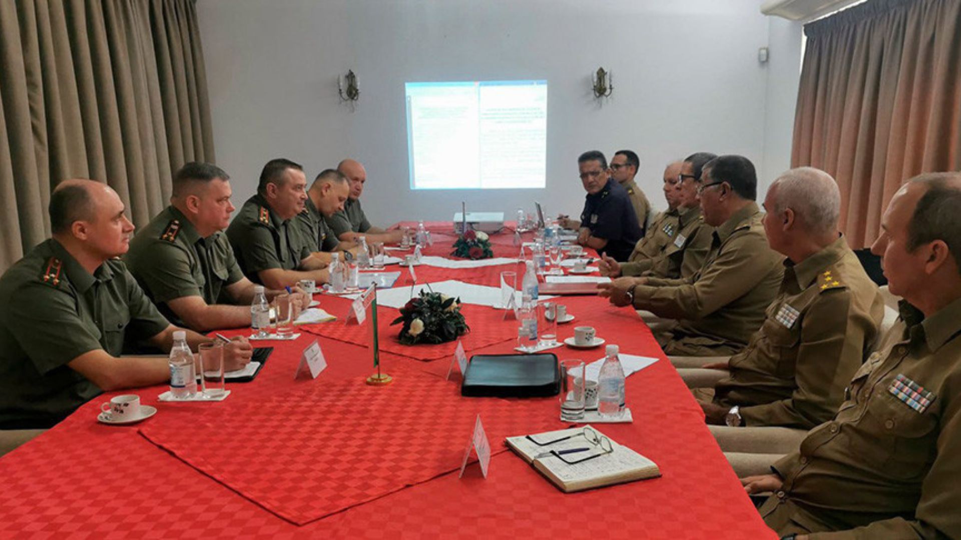 Régimen cubano negocia compra de misiles con Bielorrusia