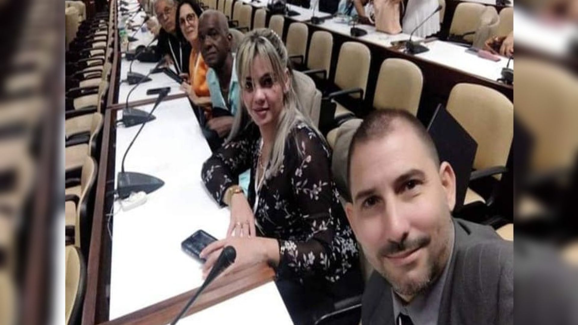 Régimen cubano prohíbe salida del país a dos médicos de Sancti Spíritus