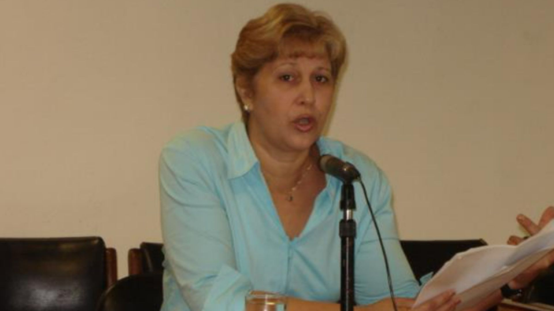 Régimen cubano prohíbe salir del país a la intelectual Alina Bárbara López 