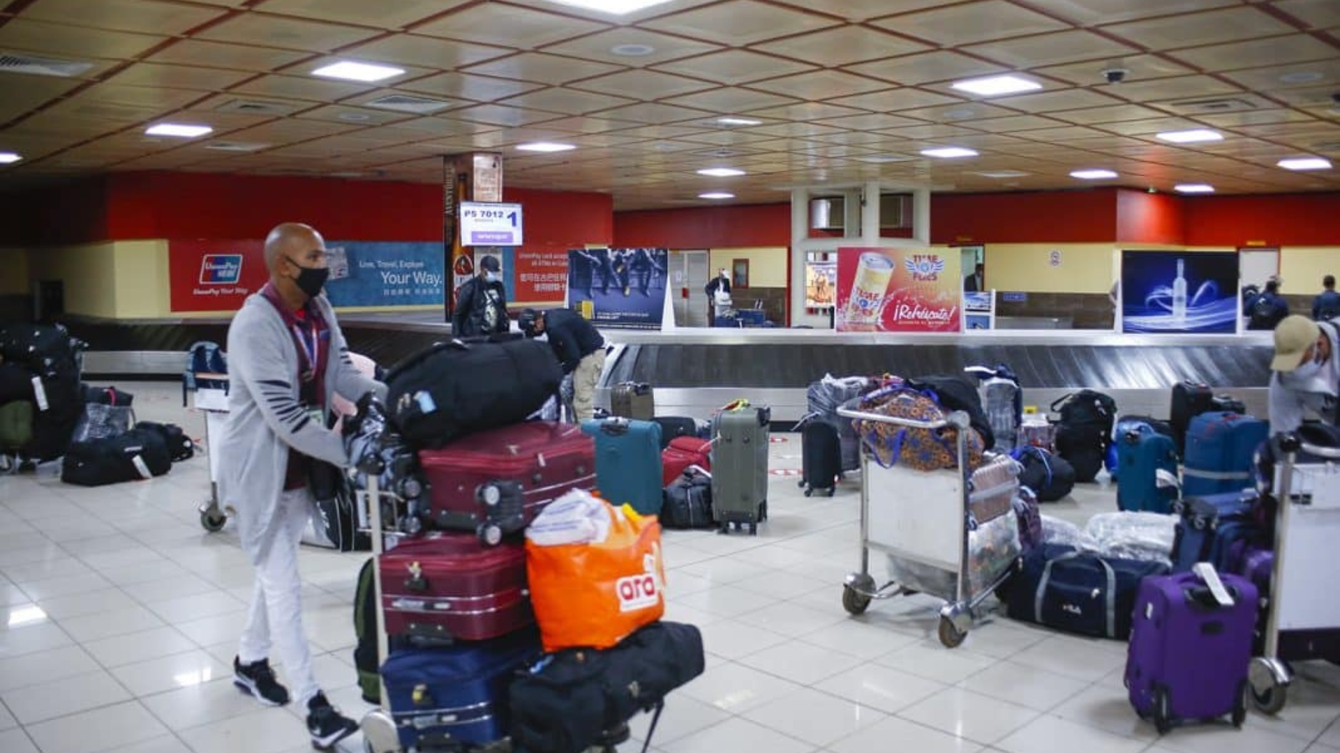 Régimen cubano prorroga exención de aranceles en aeropuertos a equipajes con aseo, medicamentos y comida
