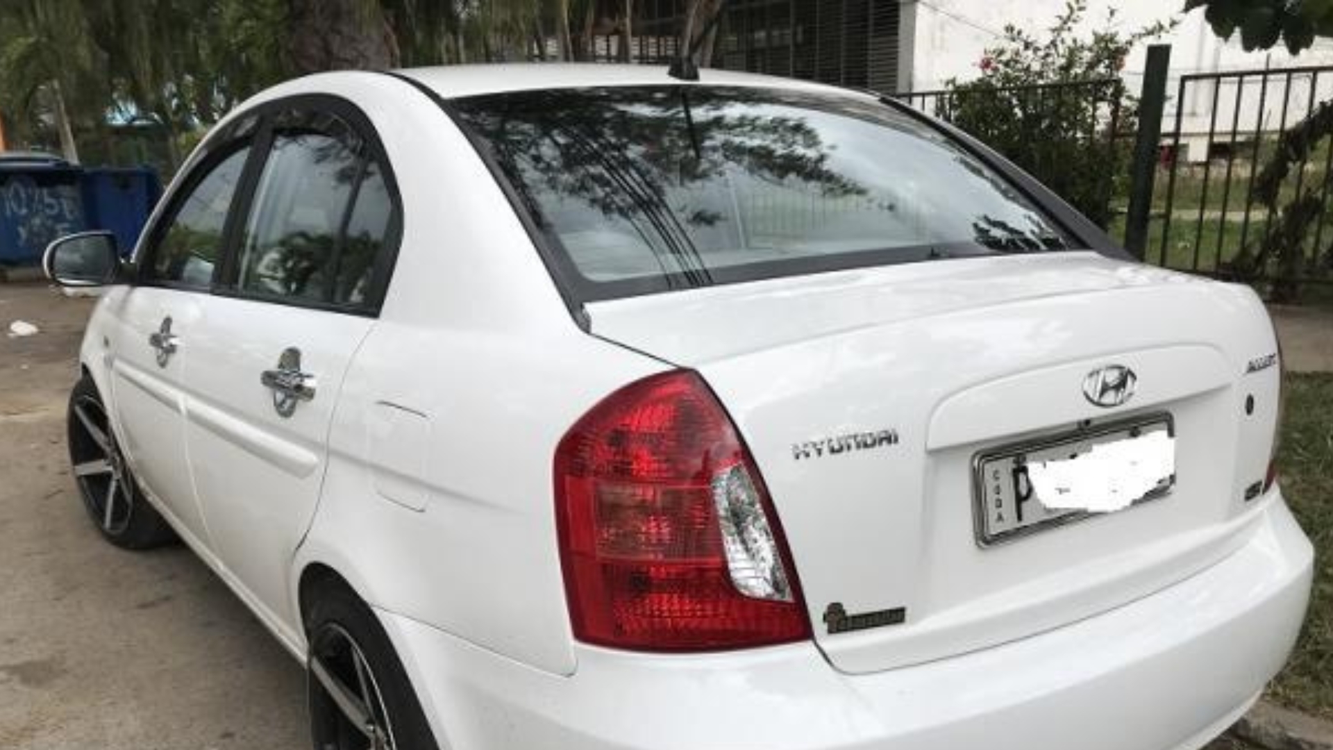 Régimen cubano subasta automóvil de empresa extranjera