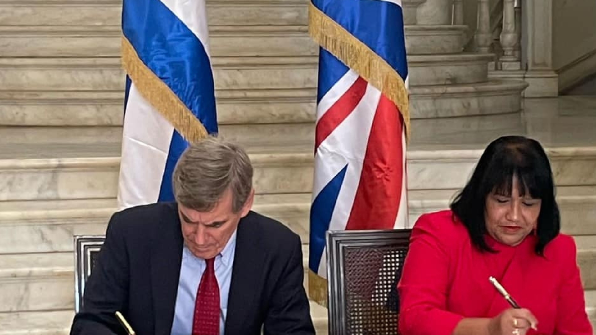 Régimen cubano y Reino Unido firman acuerdo de diálogo político y cooperación