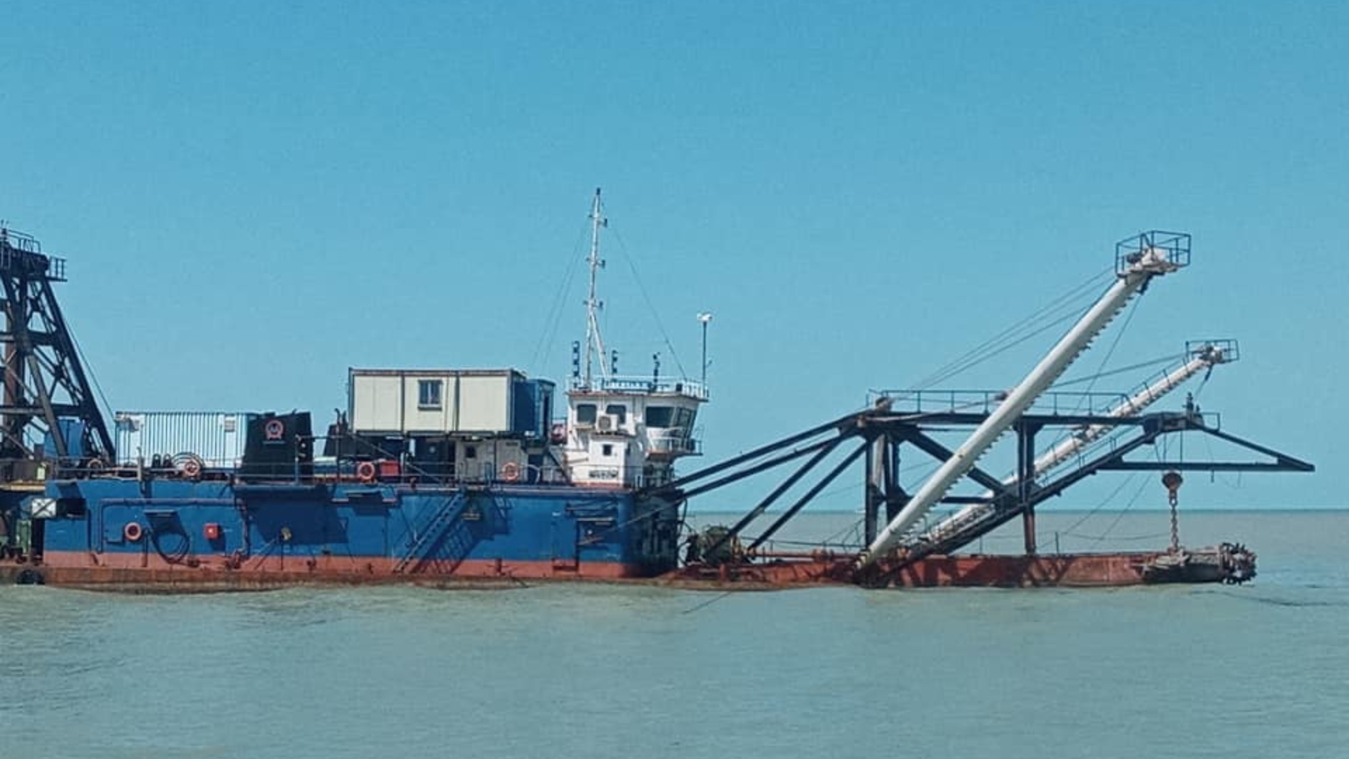 Régimen detiene dragado del puerto de Batabanó por falta de combustible