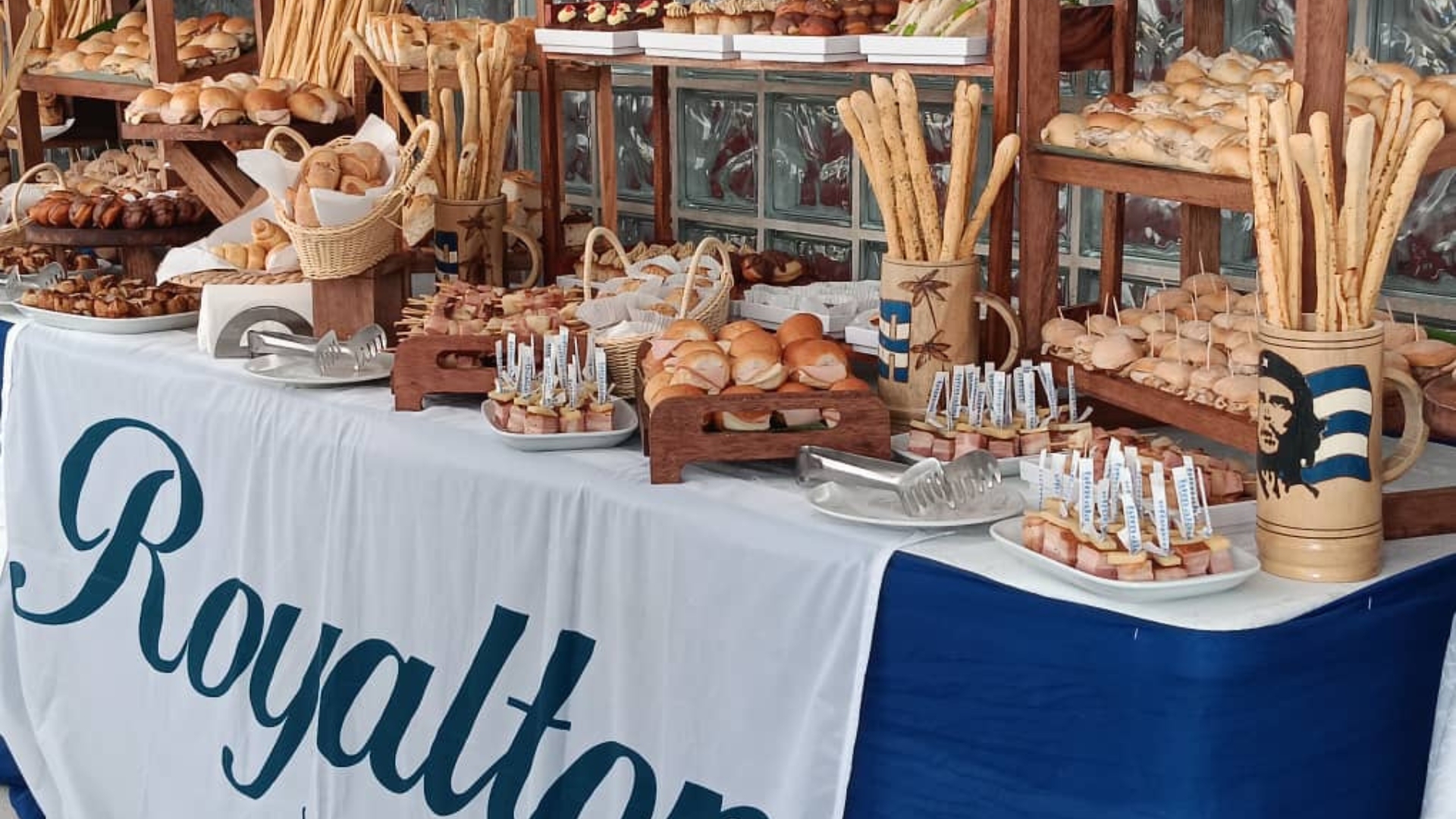 Régimen inaugura el “Varadero Gourmet” en zona hotelera en medio de grave crisis alimentaria del pueblo 