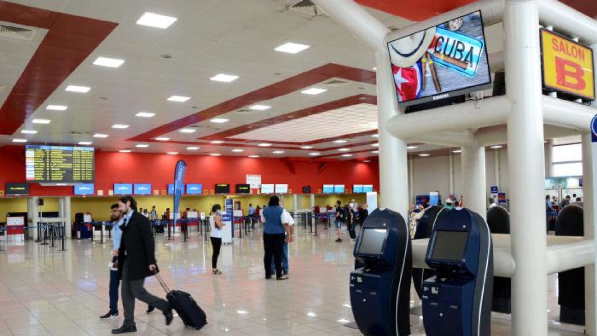 Régimen prorroga estancia de cubanos en el exterior sin pérdida de residencia