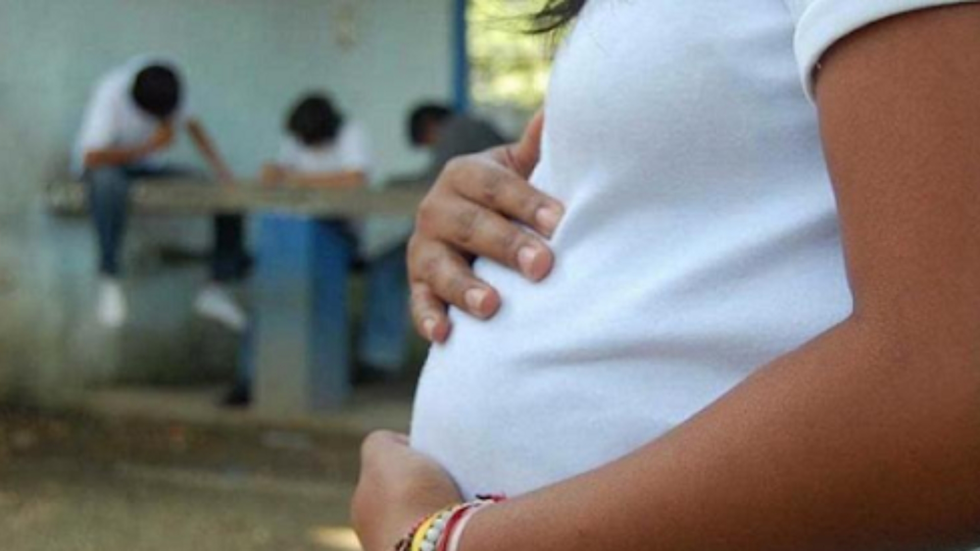 Régimen reconoce problema con oleada de partos de adolescentes en Cuba