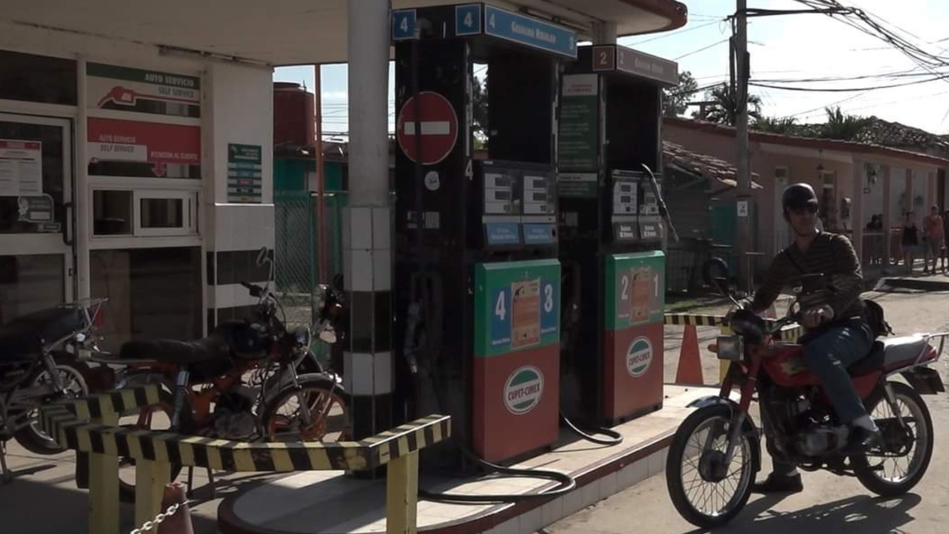 Régimen retoma la venta de combustible en Pinar del Río con prioridad para los autos estatales 
