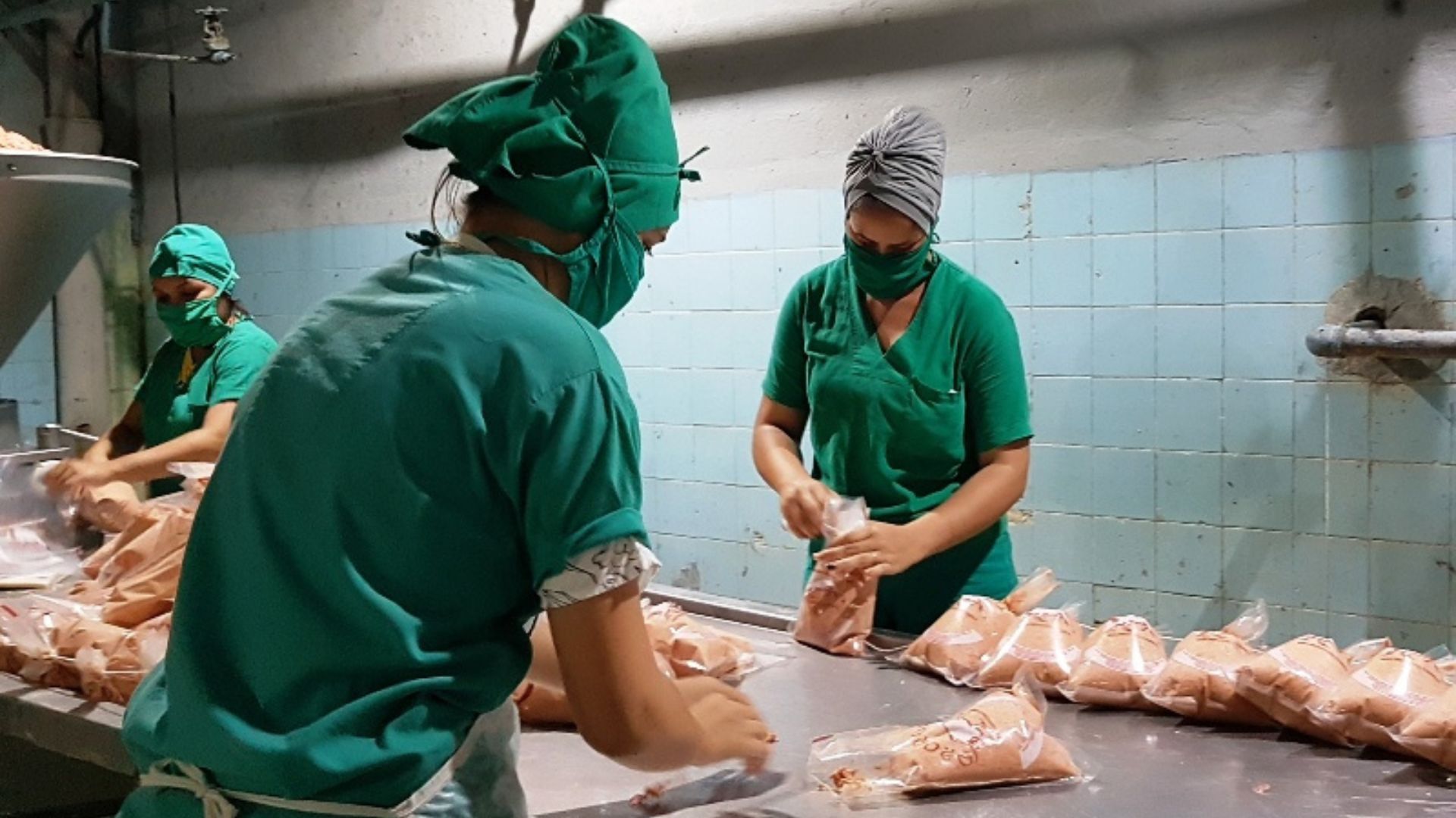 Régimen se queja de que "falta de tripas" afecta producción de empresa cárnica