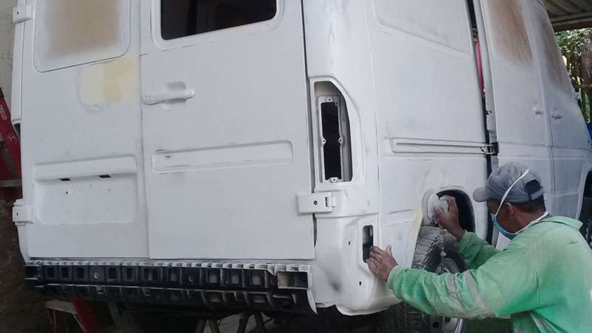 Régimen se queja por falta de ambulancias, pero hay carros para el turismo y tiendas online