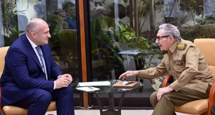 Raúl Castro recibe al teniente general Alexander Viacheslavovich, ministro de Situaciones de Emergencias de Rusia