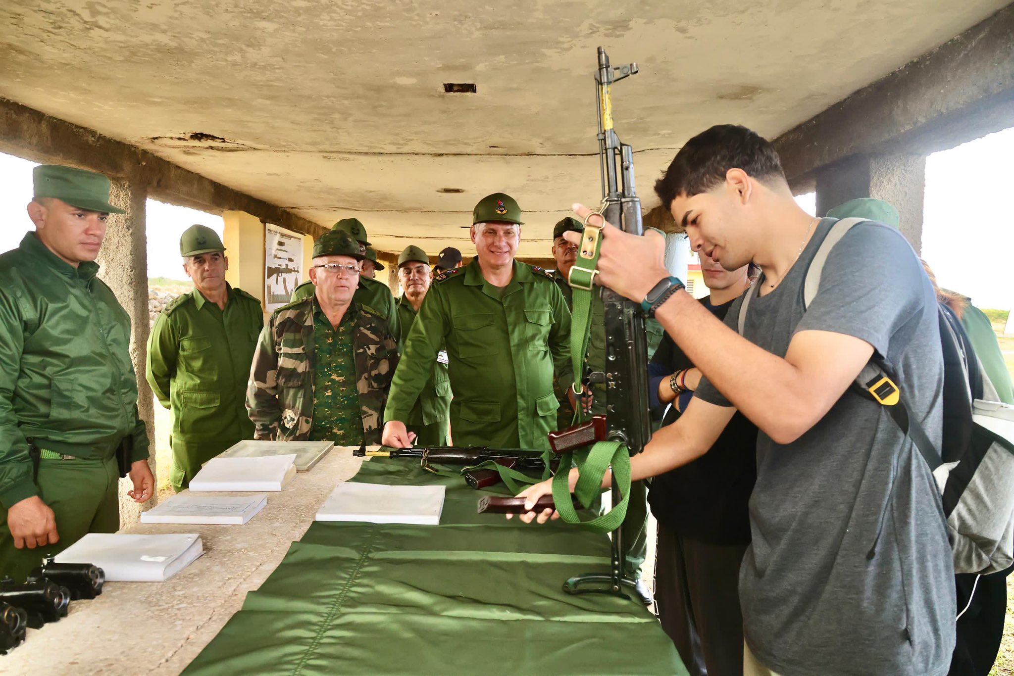 Realizan "bastión militar" en universidades cubanas