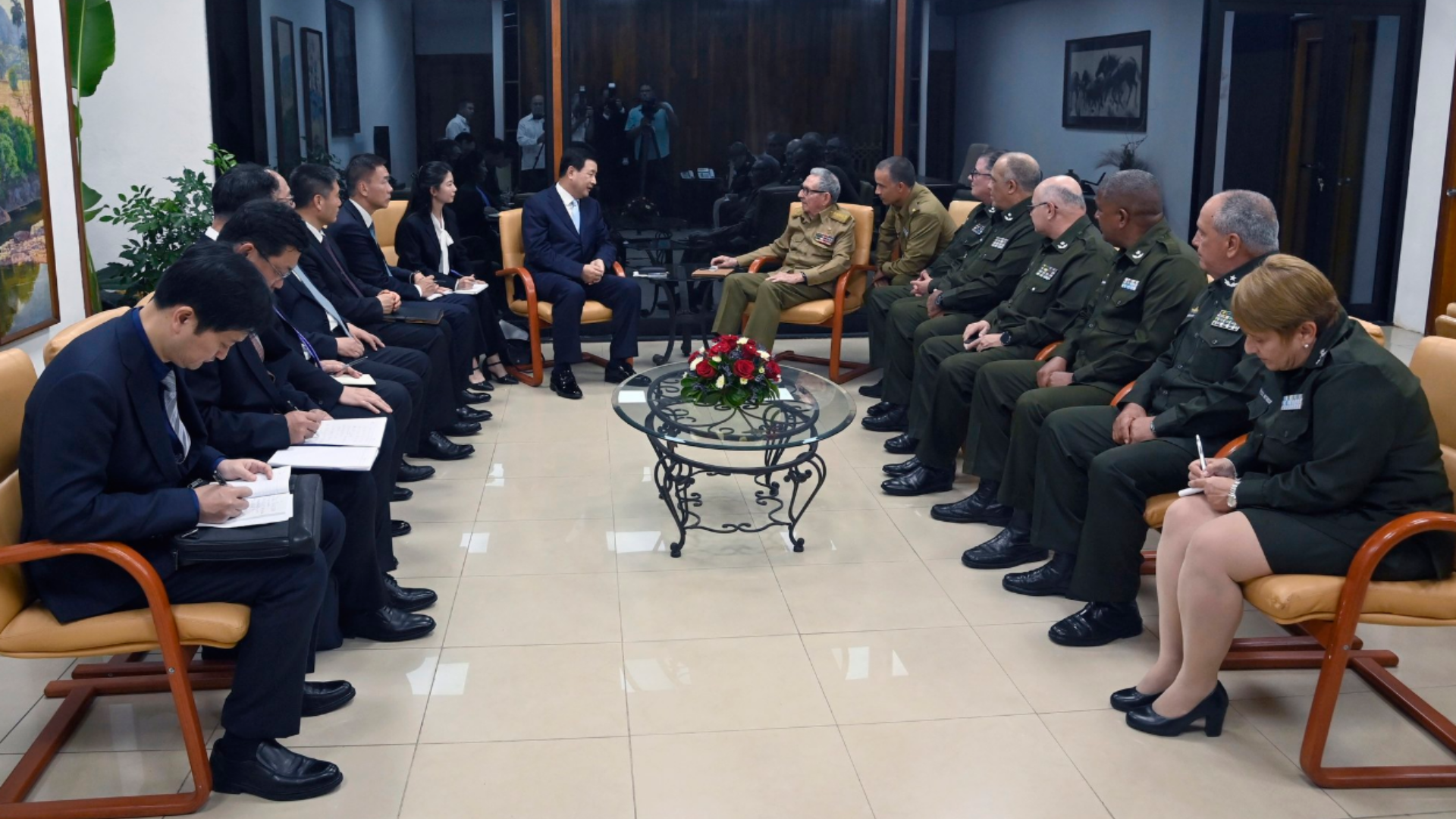 Reciben Raúl y Díaz-Canel a ministro de Seguridad Pública de China