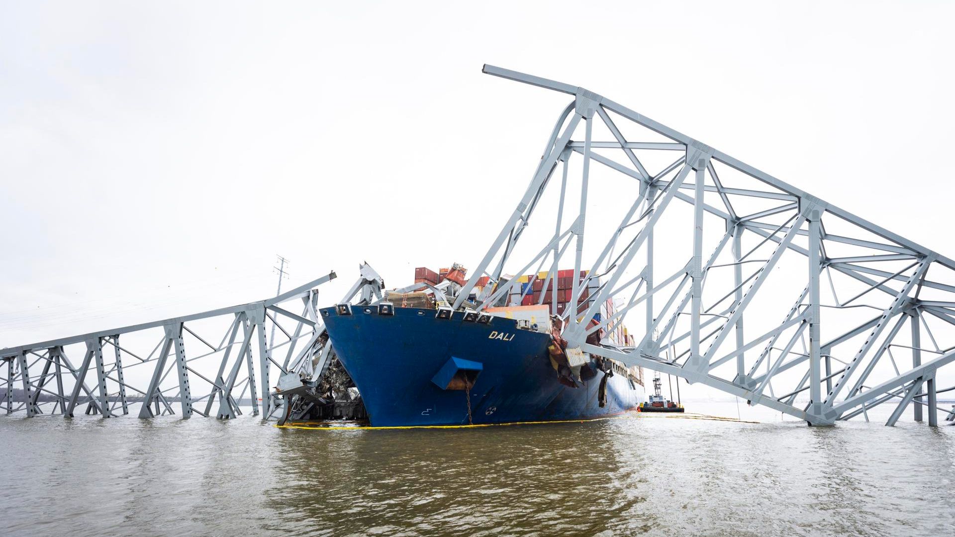 Recuperan los cuerpos de dos de los seis trabajadores latinos que murieron al caerse puente de Baltimore 