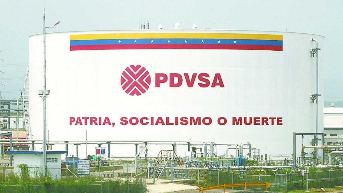 ¿Relegando a los “camaradas”? Venezuela exporta casi 2 veces más petróleo a EEUU que a Cuba