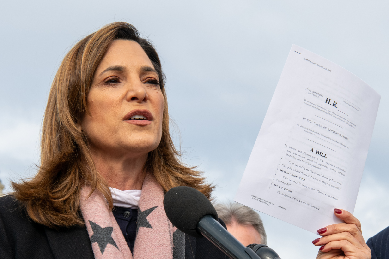 Rep. Salazar: "Esperemos que no haya sorpresas antes del 20 de enero de 2025"