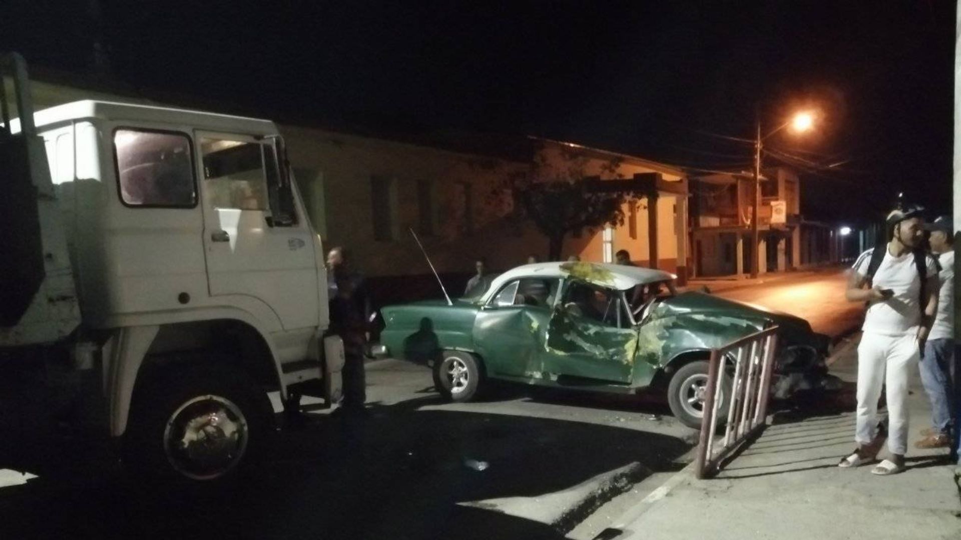 Reportan accidente entre camión y almendrón en Ciego de Ávila