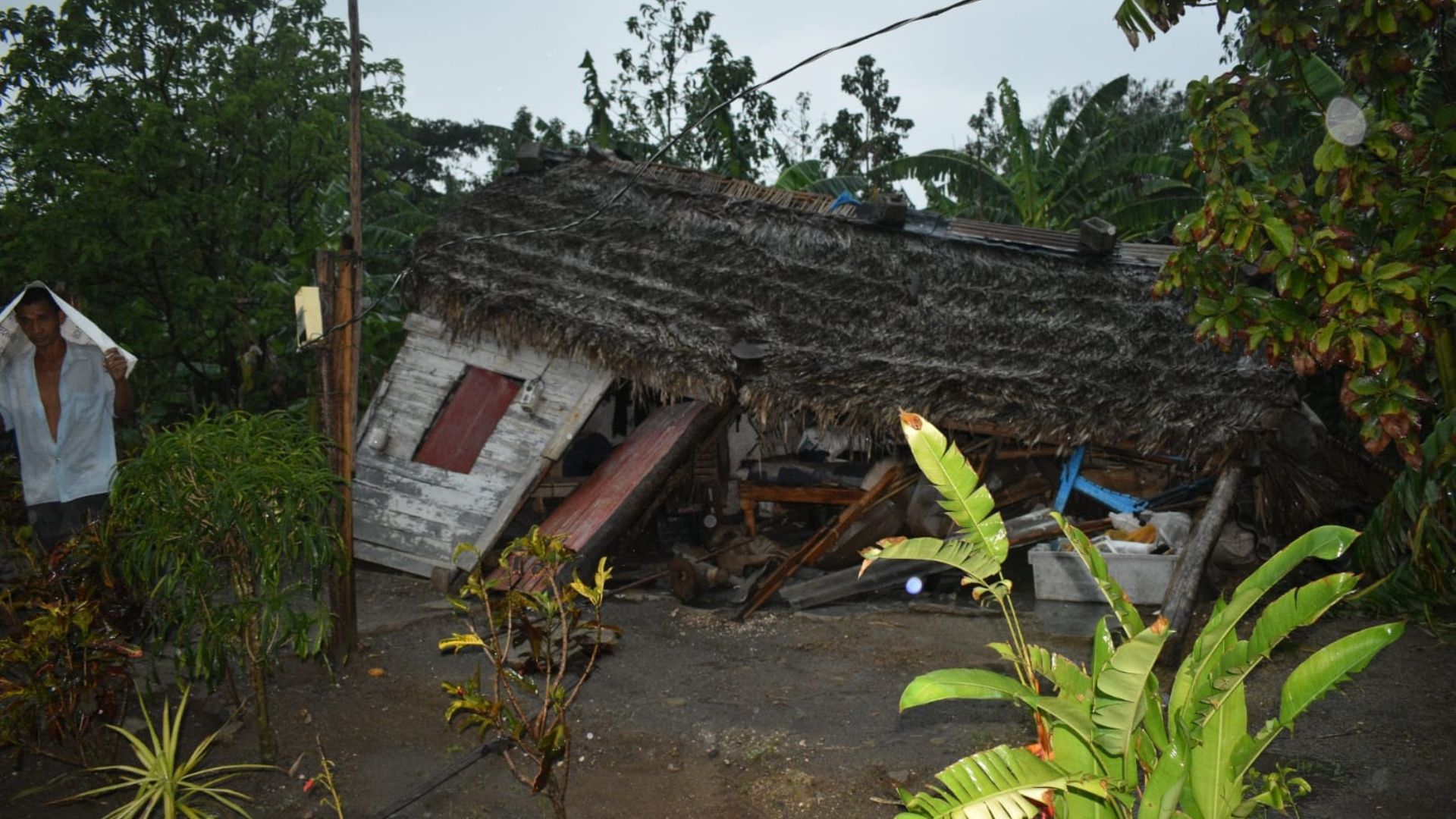 Reportan derrumbes tras tormenta local severa en Las Tunas