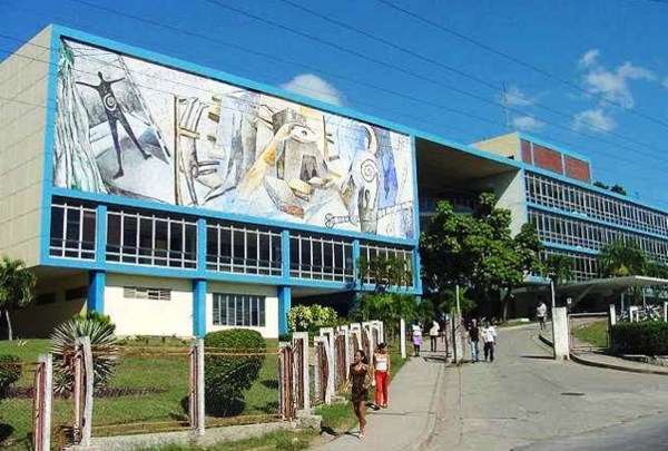 Reportan despliegue de la Seguridad del Estado por cartel contra el régimen cubano en Universidad de Oriente