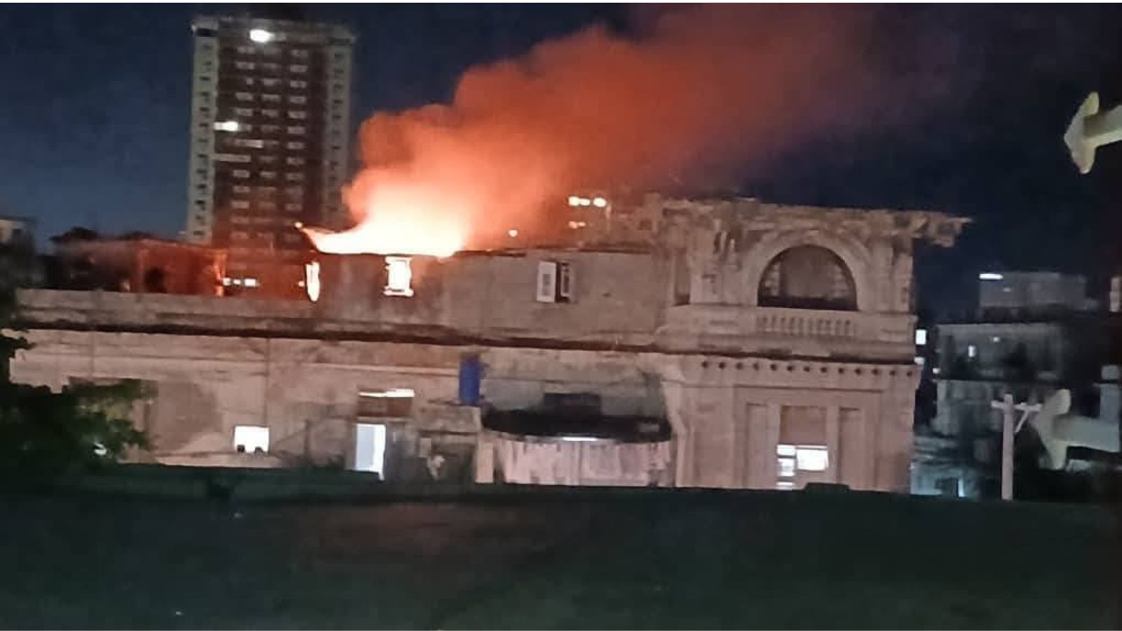 Reportan incendio en el Vedado habanero