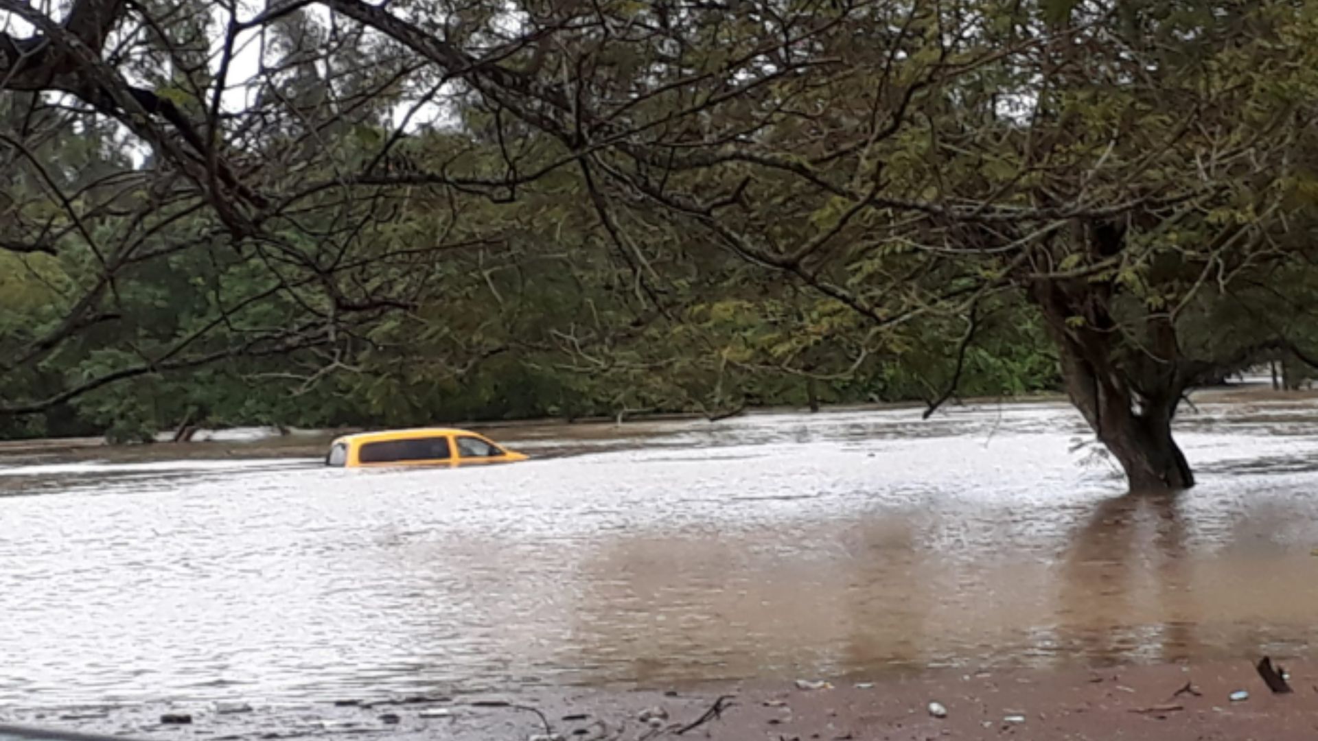 Reportan inundaciones en La Habana por fuertes lluvias 