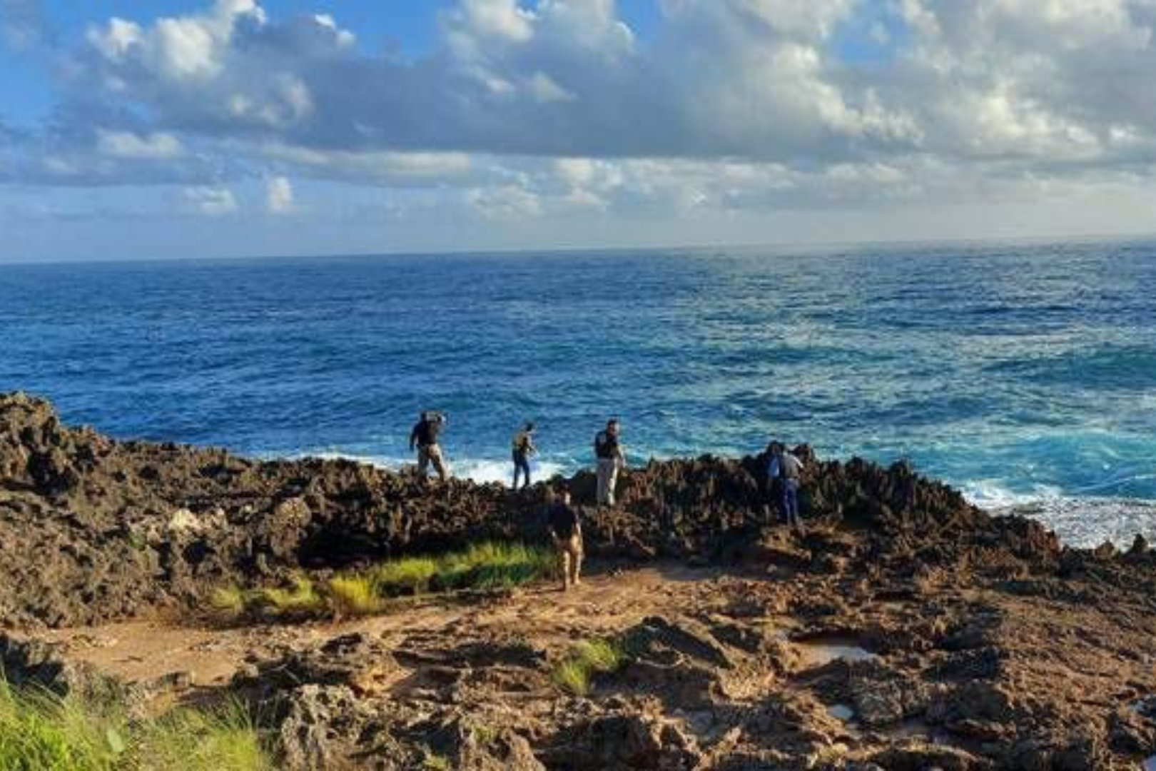Rescatan a inmigrantes cubanos y haitianos abandonados por contrabandistas en isla desierta