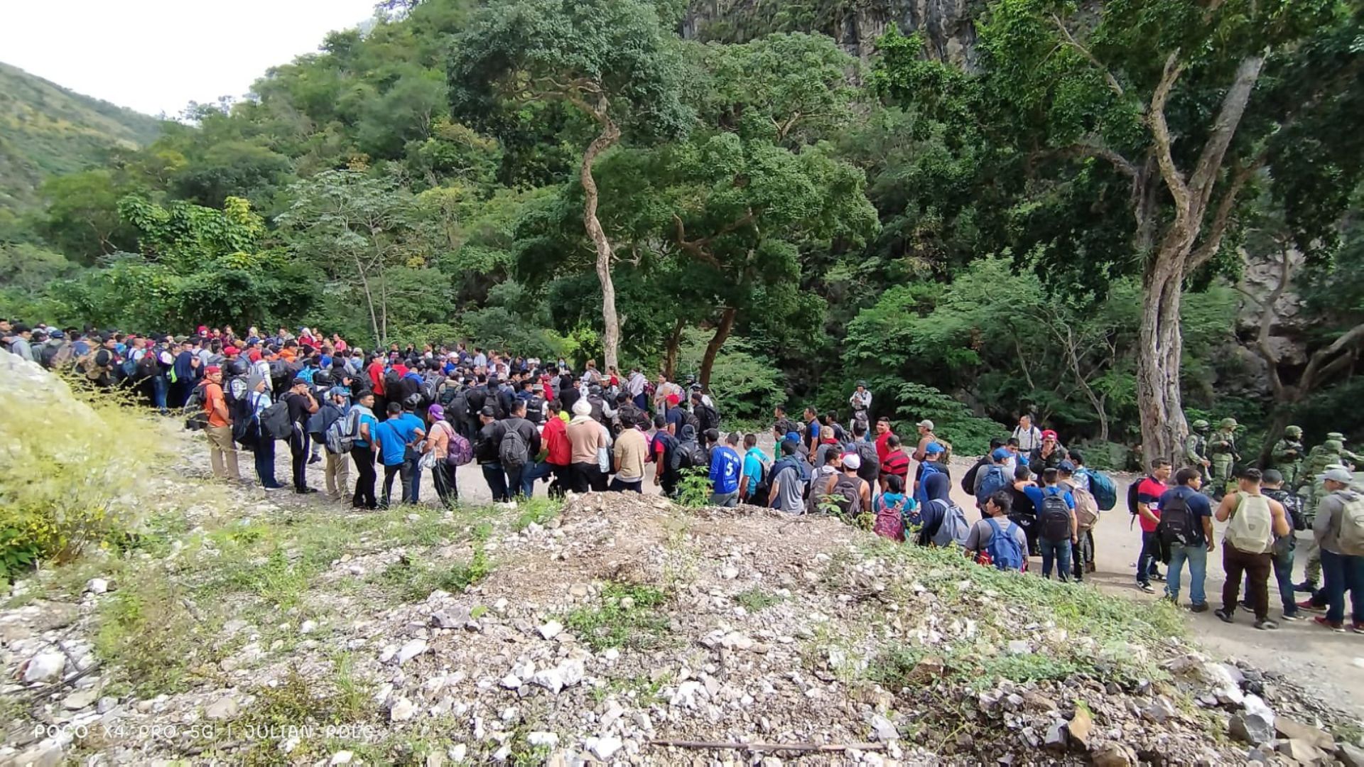 Rescatan a migrantes cubanos abandonados en campamento en Chiapas