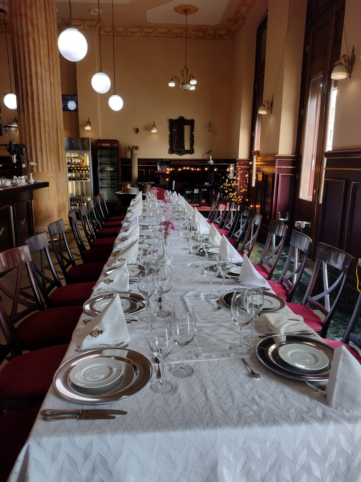 Restaurante estatal cubano ofrece costosa cena de fin de año